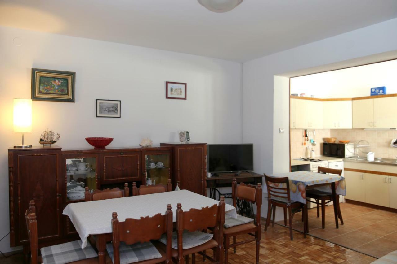 Seaside Apartment Tisno Exteriör bild